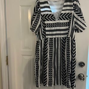 Old navy black and white pattern mini dress